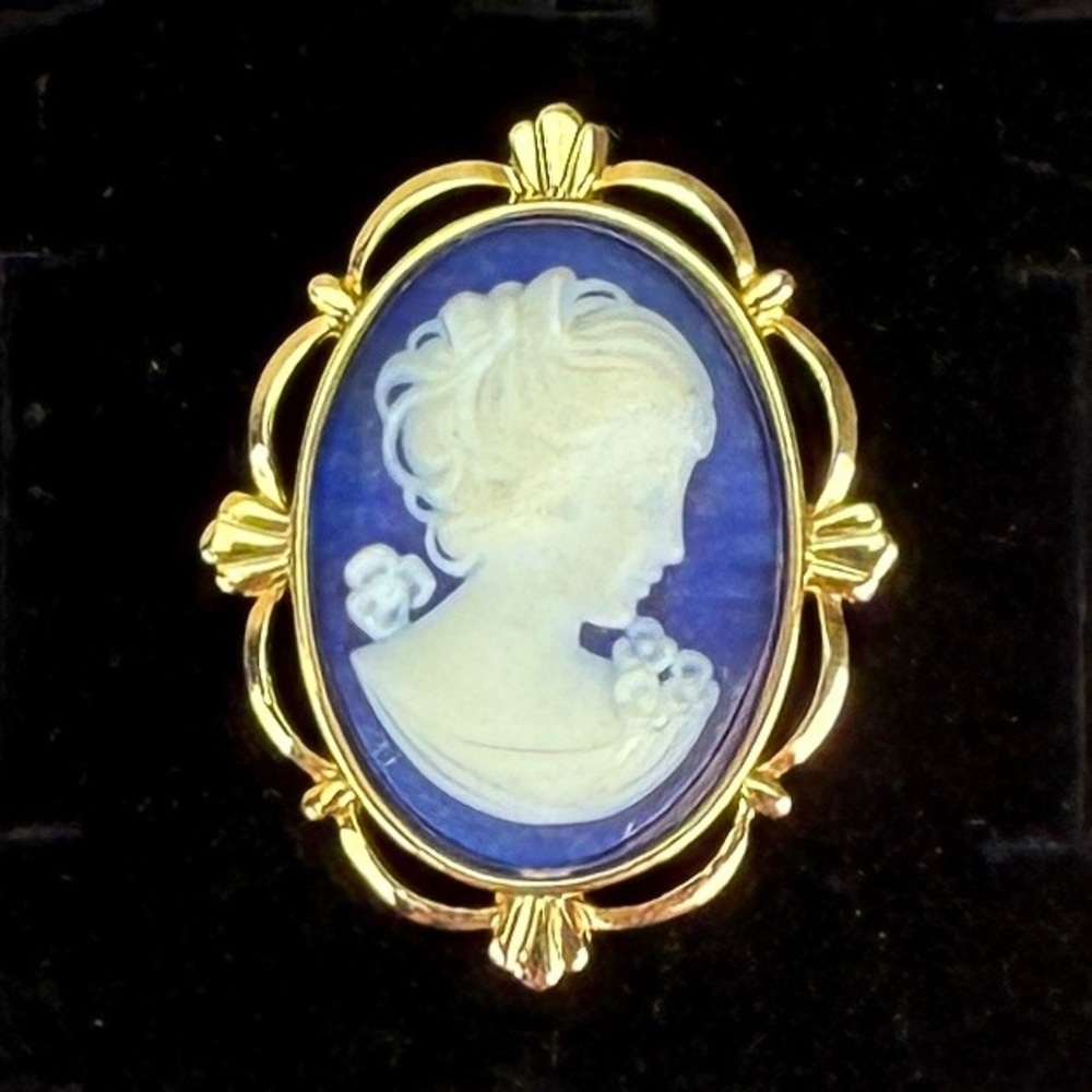 Vintage Goldtone and Blue Cameo Brooch
